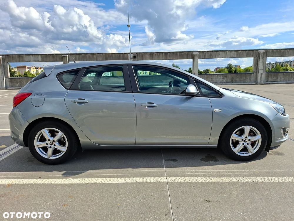 Opel Astra 1.4 Essentia - 11