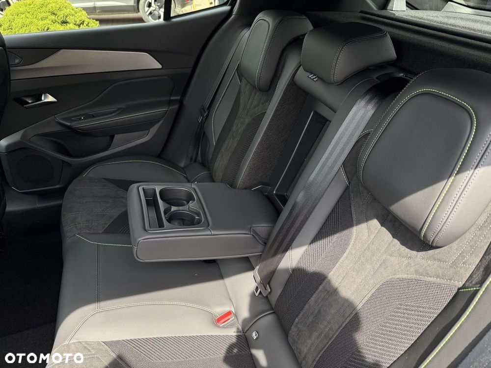 Peugeot 408 - 16