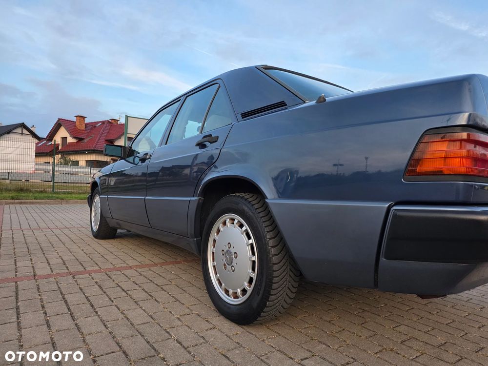 Mercedes-Benz W201 (190) - 9