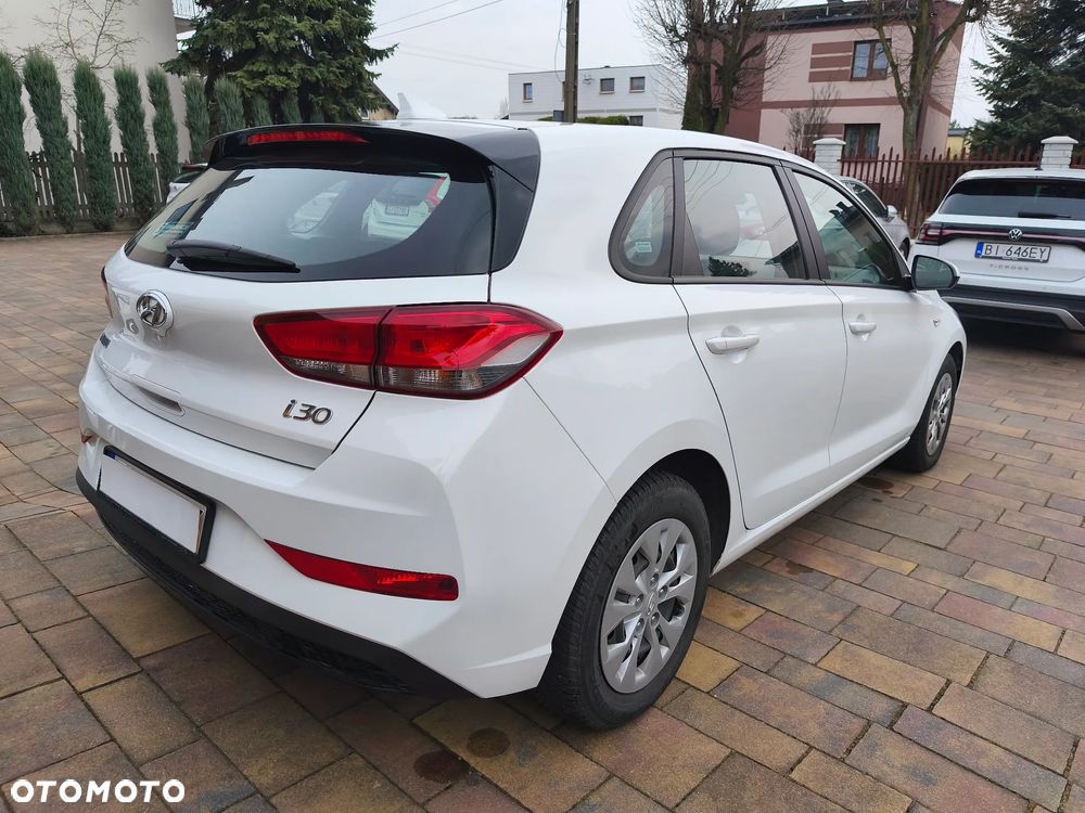 Hyundai i30 1.5 DPI Classic + - 5