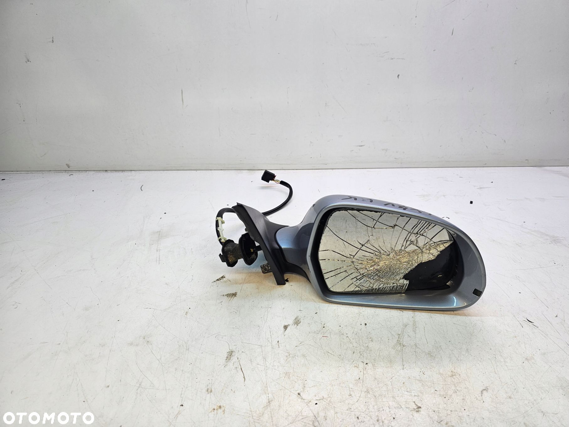 LUSTERKO PRAWE AUDI A4 B8 LX7V 6 PIN UK - 1