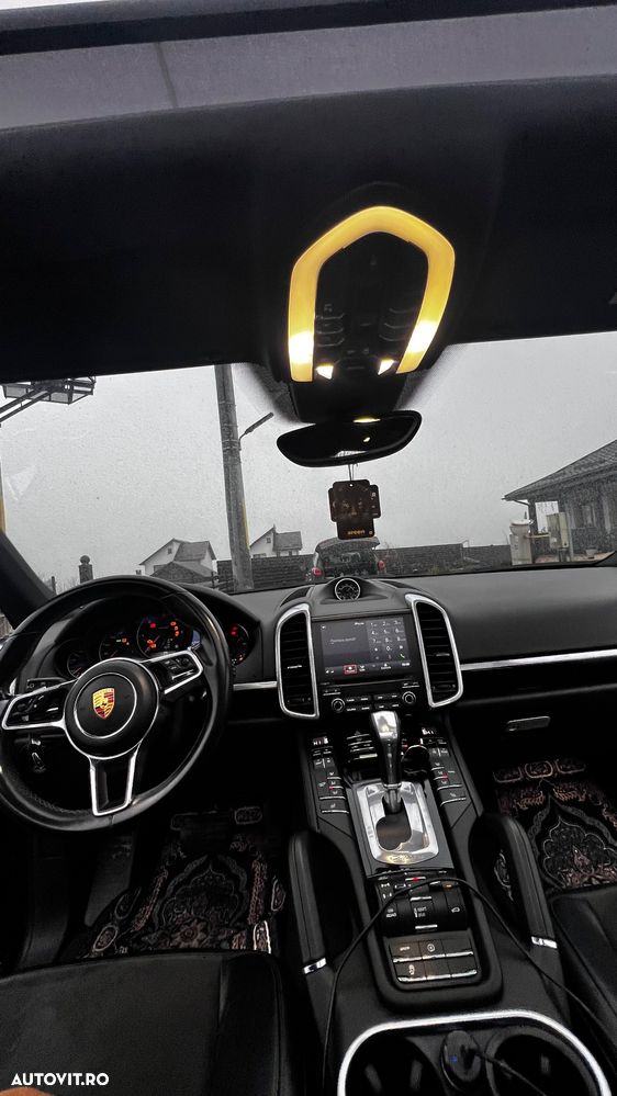 Porsche Cayenne 3.0 L - 23