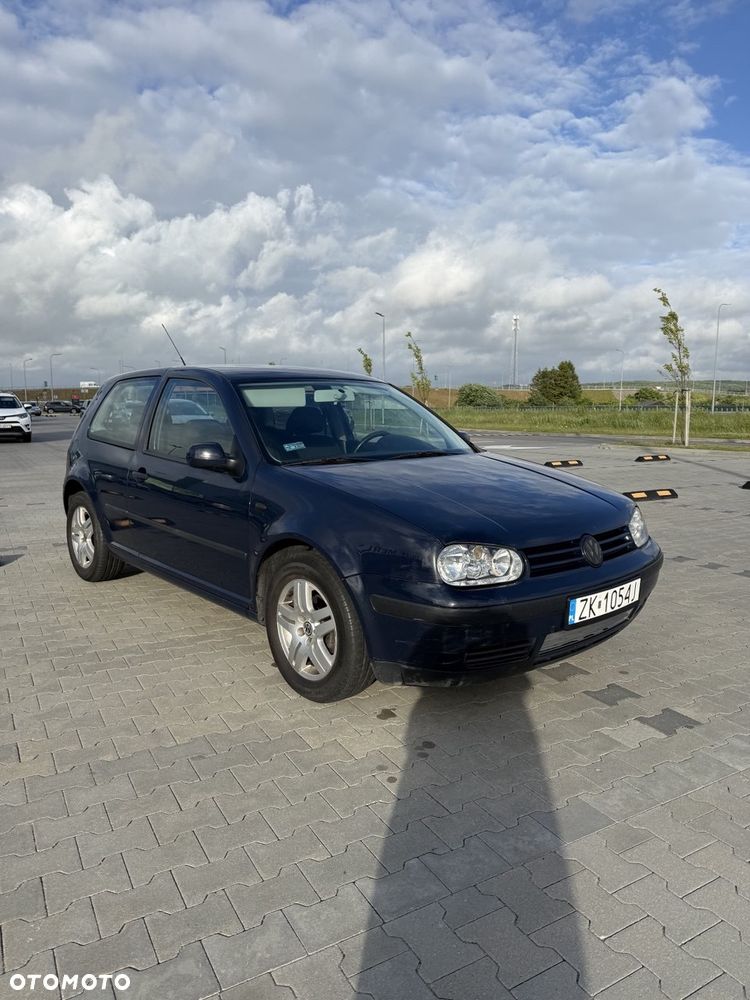 Volkswagen Golf 1.6 Basis - 1