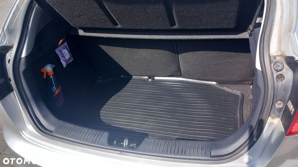 Kia Rio 1.2 L - 9