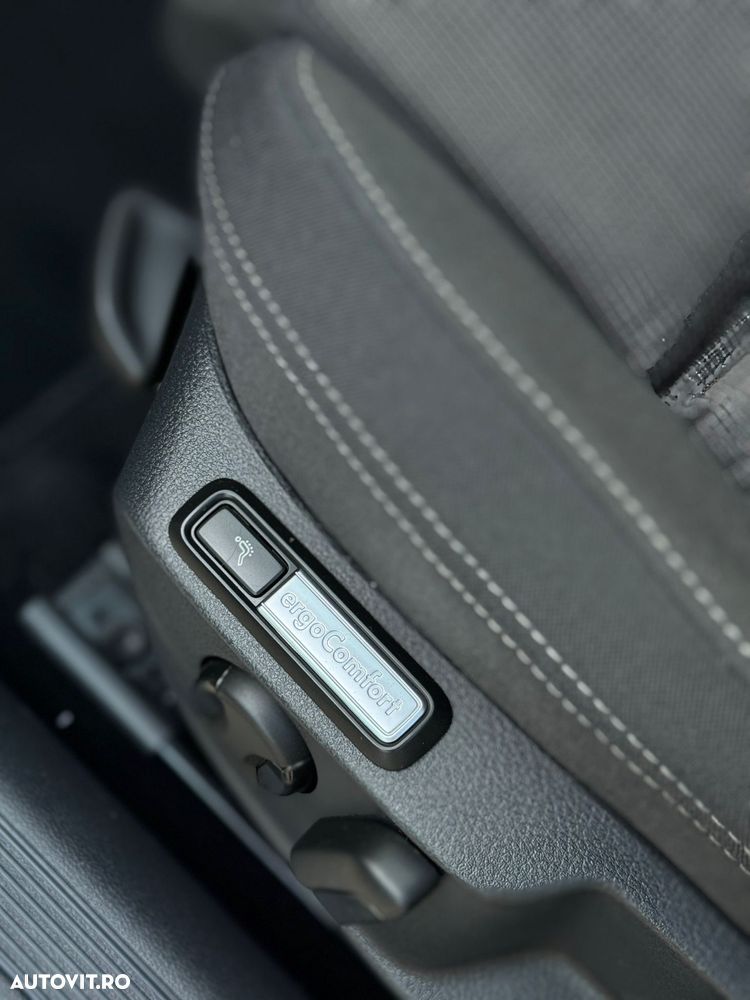 Volkswagen Passat 2.0 TDI SCR DSG (BlueM Tech) Comfortline - 16