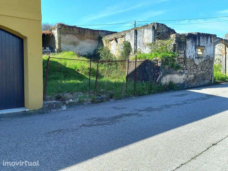 Casa em ruinas com projeto construção aprovado - Grande imagem: 4/8