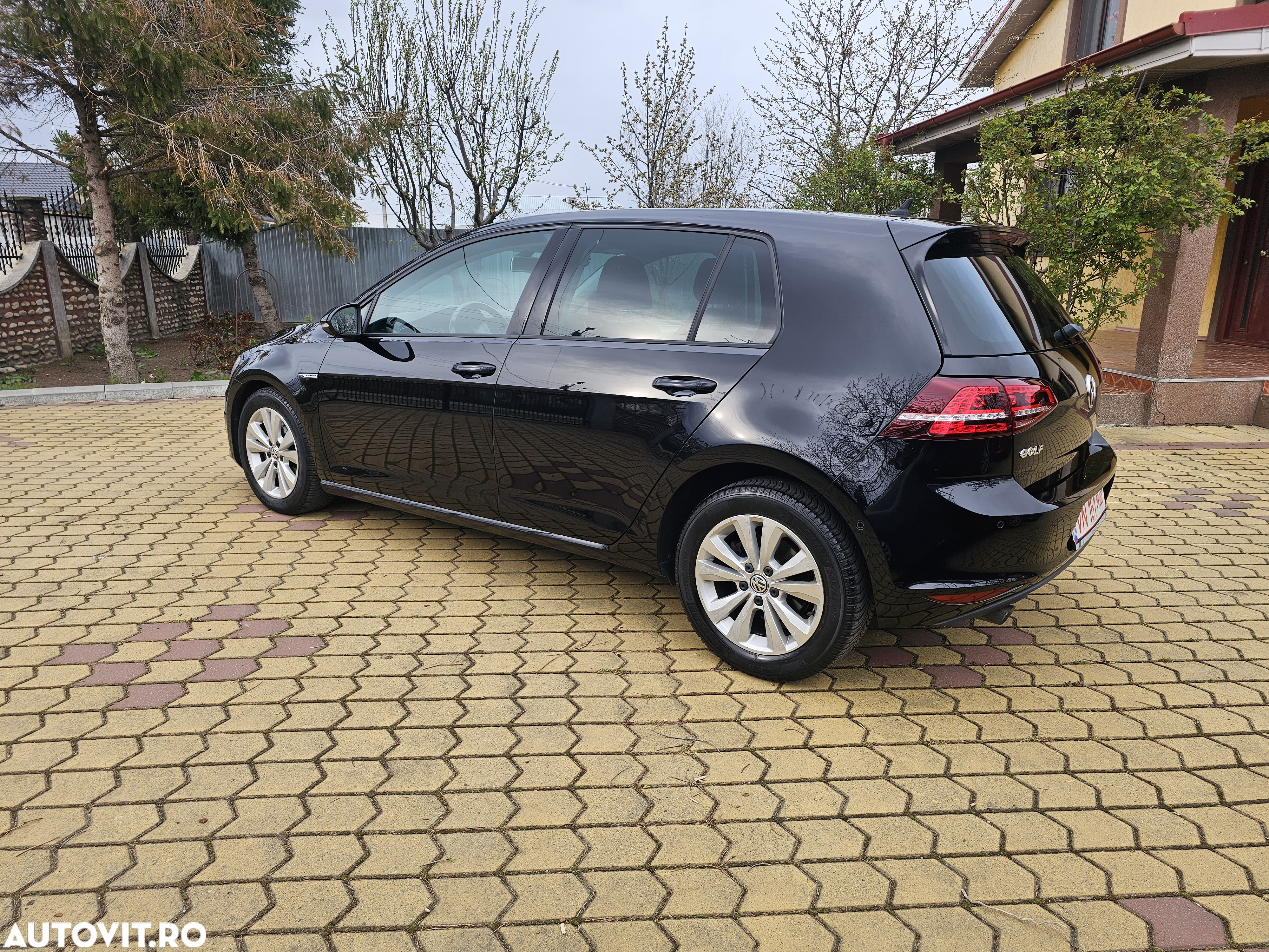 Volkswagen Golf 1.6 TDI BlueMotion Comfortline - 4