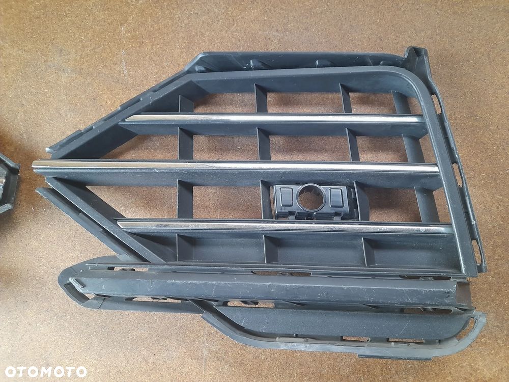 ATRAPA KRATKA ZDERZAKA LEWA PRAWA VW TOUAREG III 760853665B 760853666C - 2