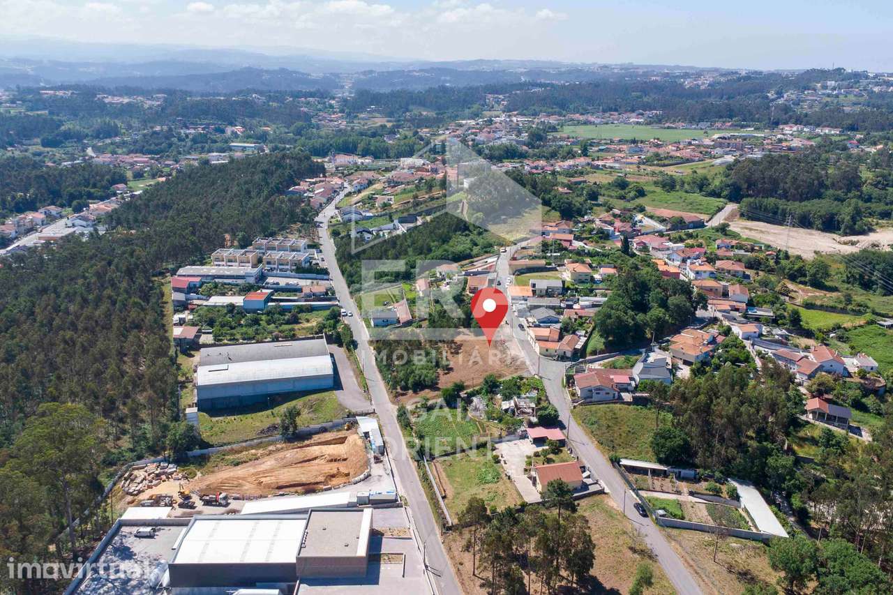 Terreno urbano com 1.883 m² em Pedroso - Grande imagem: 2/8