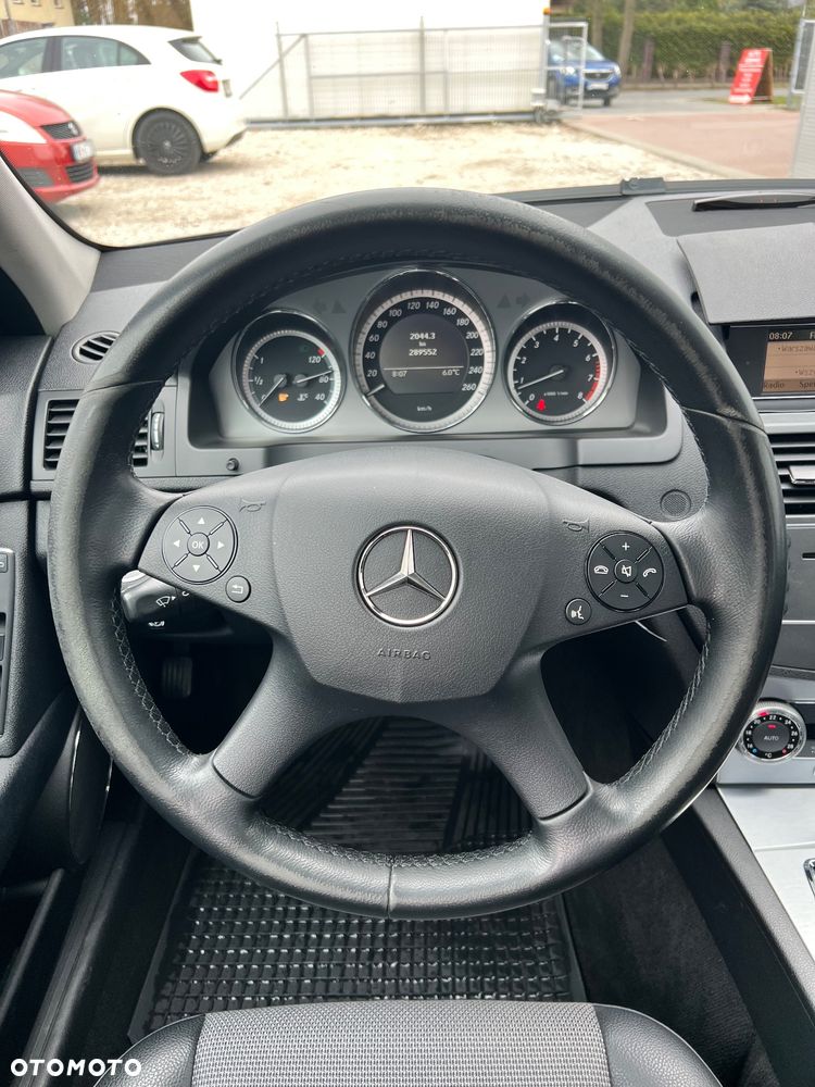 Mercedes-Benz Klasa C 180 CGI BlueEff Avantgarde - 15