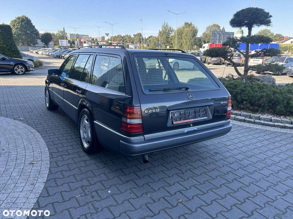 Mercedes-Benz Klasa E 250 T D Elegance - 5