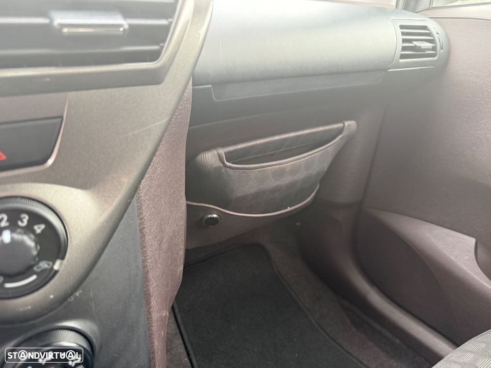 Toyota iQ 1.0 + - 20