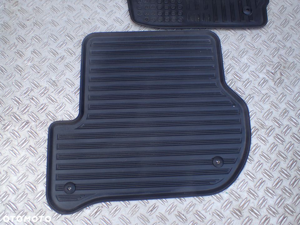 KOMPLET DYWANIKÓW SKODA OCTAVIA 1Z1862436 RADOM - 1
