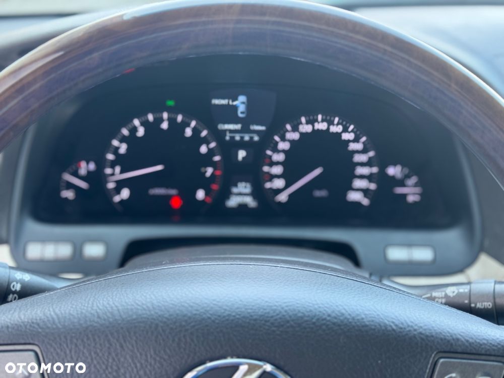 Lexus LS 460 Dynamic Line + Impression Line - 11