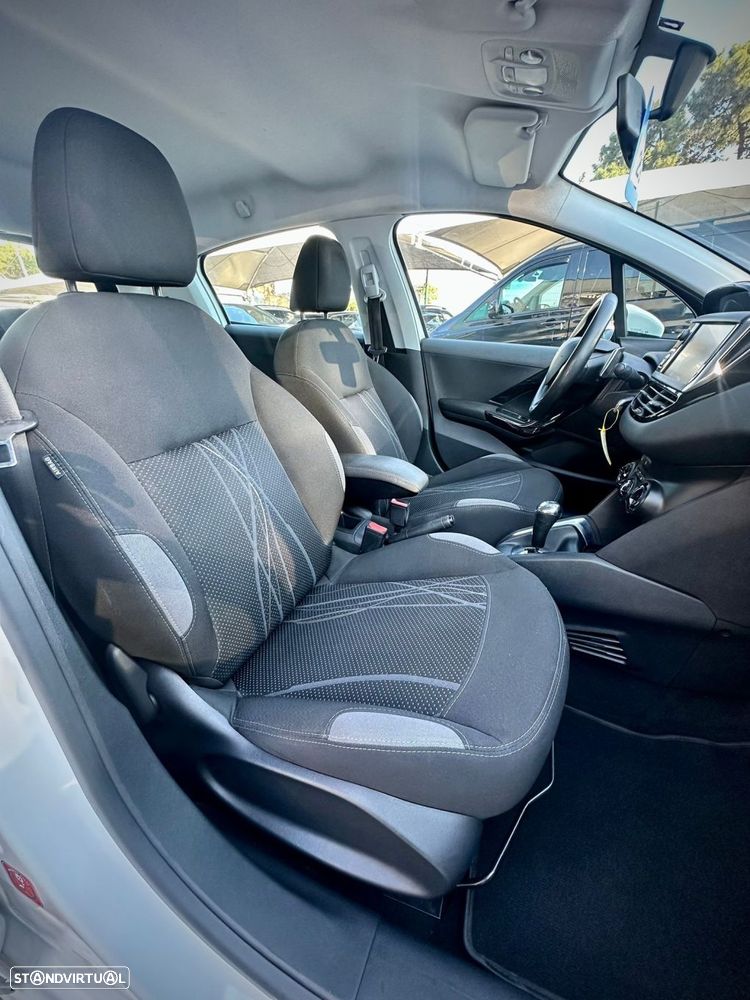 Peugeot 208 1.2 PureTech Allure EAT6 - 12