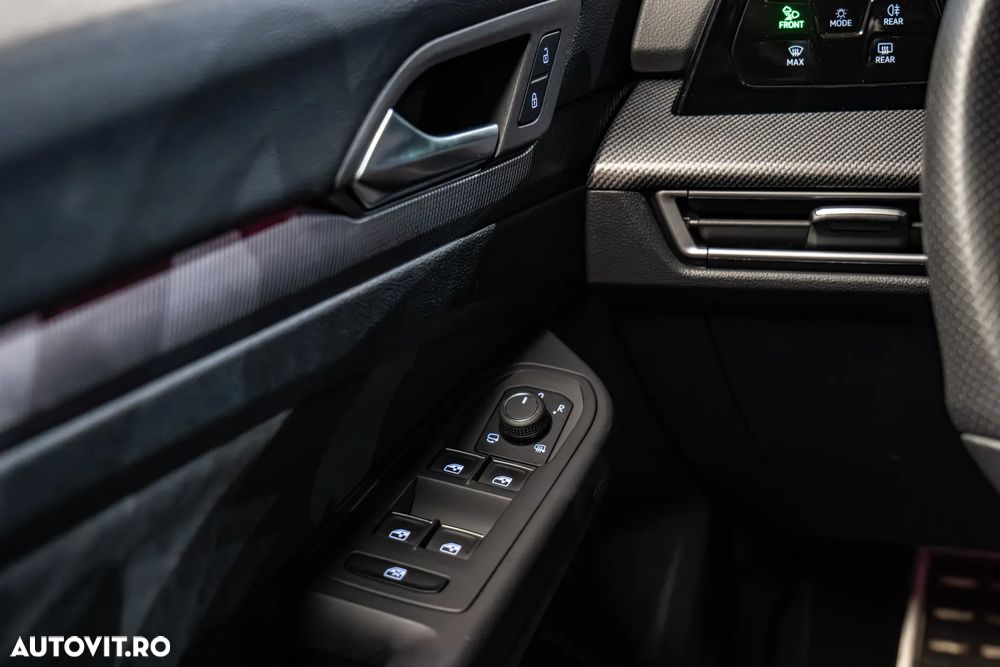 Volkswagen Golf - 22