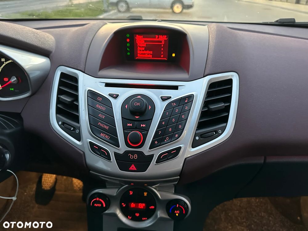 Ford Fiesta 1.4 Titanium - 25