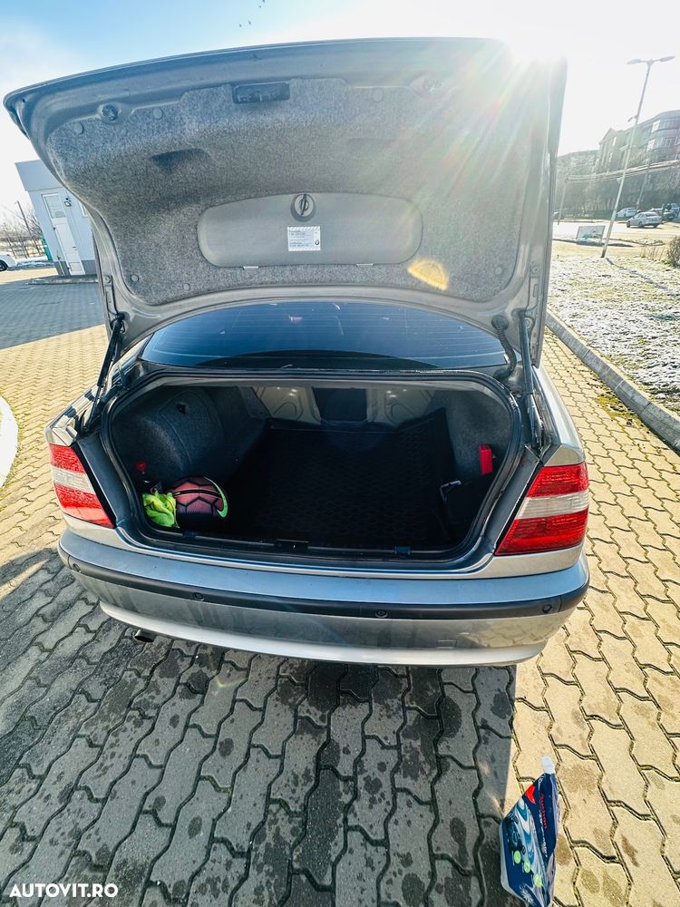 BMW Seria 3 318i - 20
