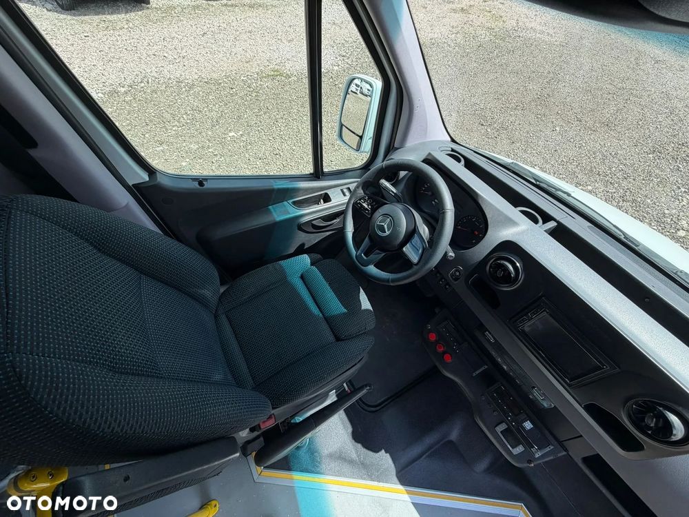 Mercedes-Benz Sprinter 519 - 21