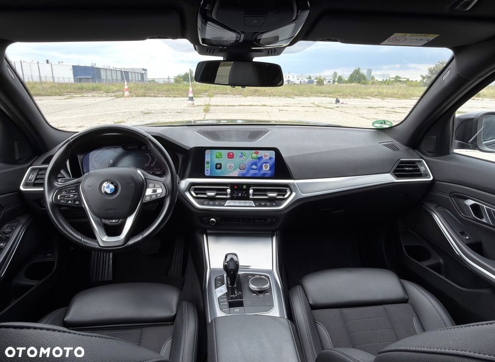 BMW Seria 3 330i Sport Line - 34