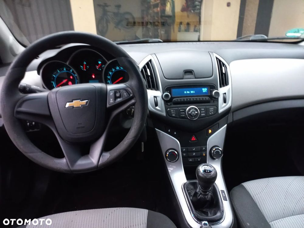 Chevrolet Cruze 1.6 LS - 6
