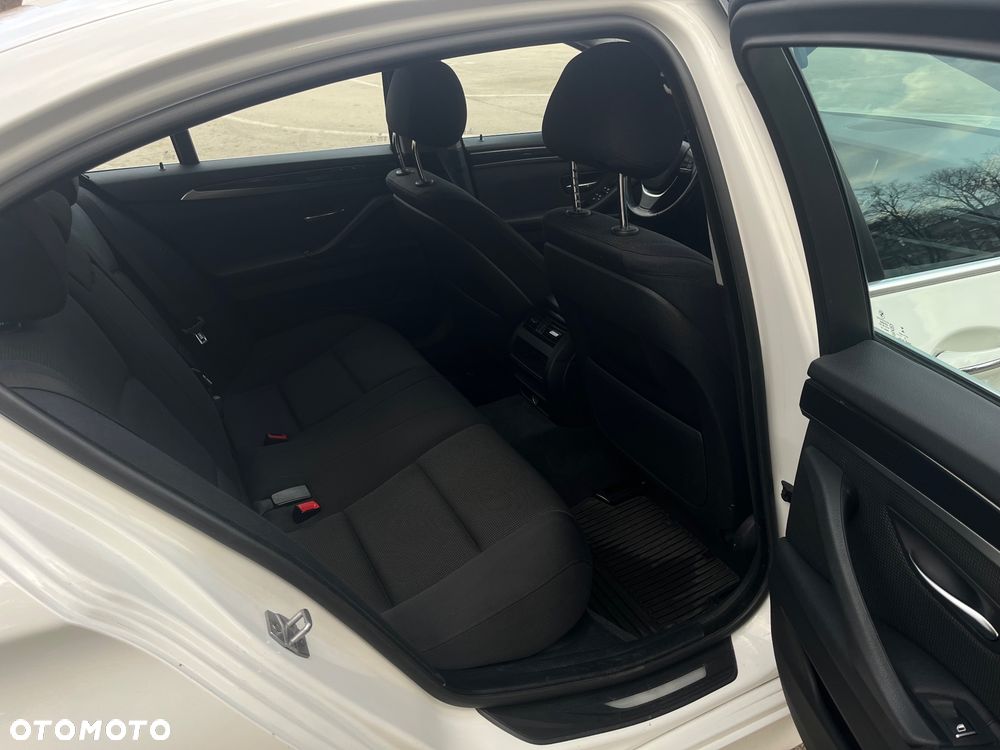 BMW Seria 5 518d - 26
