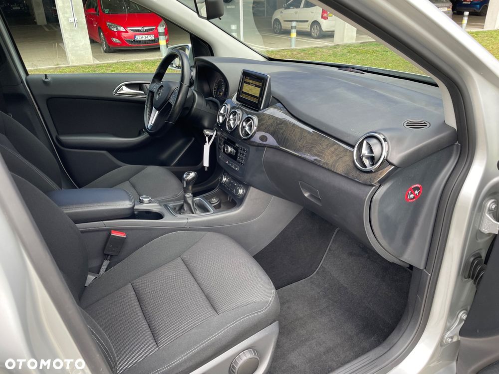 Mercedes-Benz Klasa B 180 (BlueEFFICIENCY) - 23