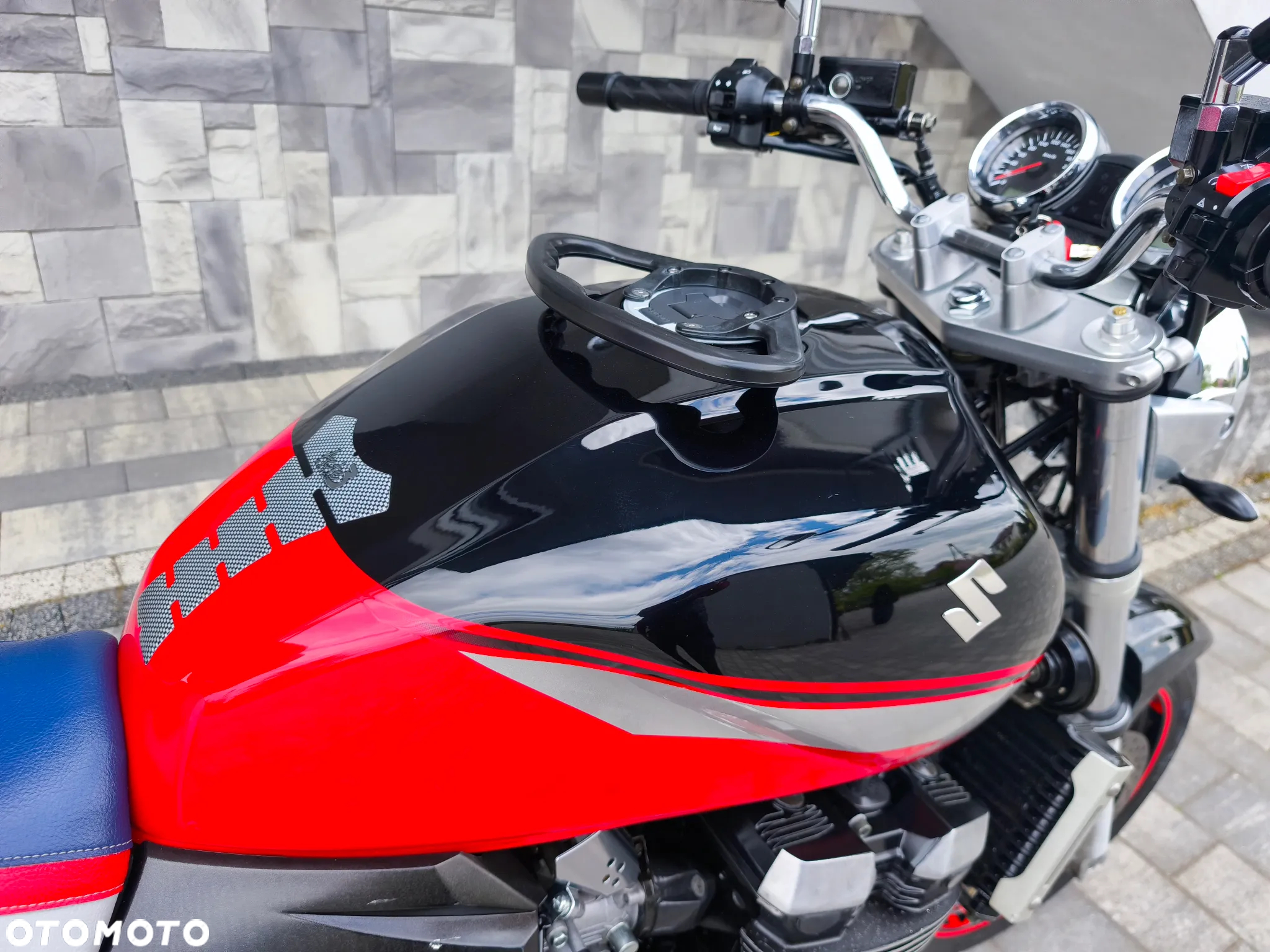Suzuki GSX - 6