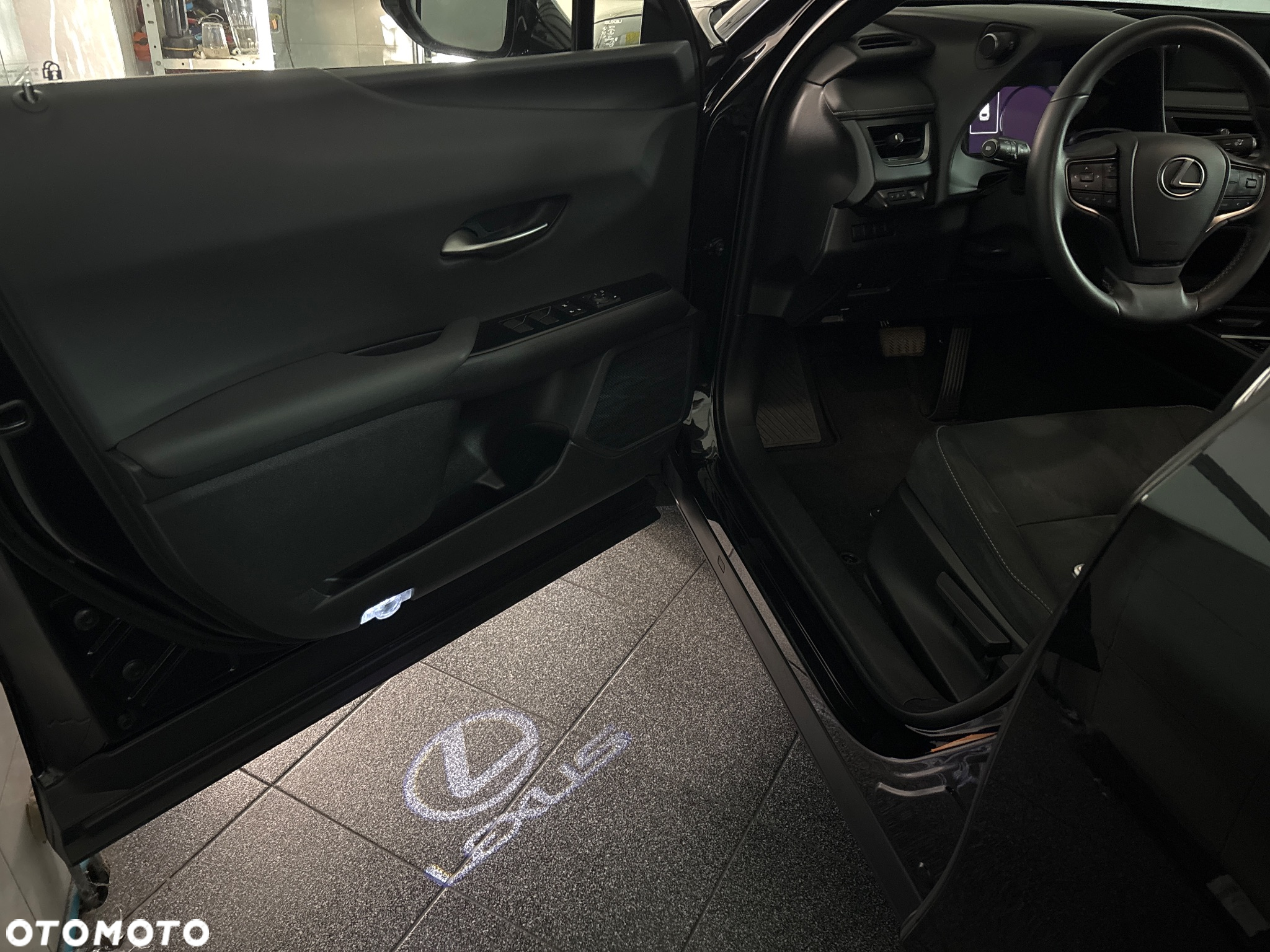 Lexus UX 250h Business Edition - 24