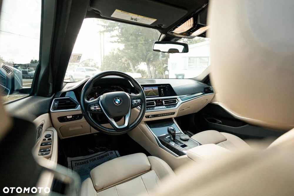 BMW Seria 3 330i xDrive M Sport - 10