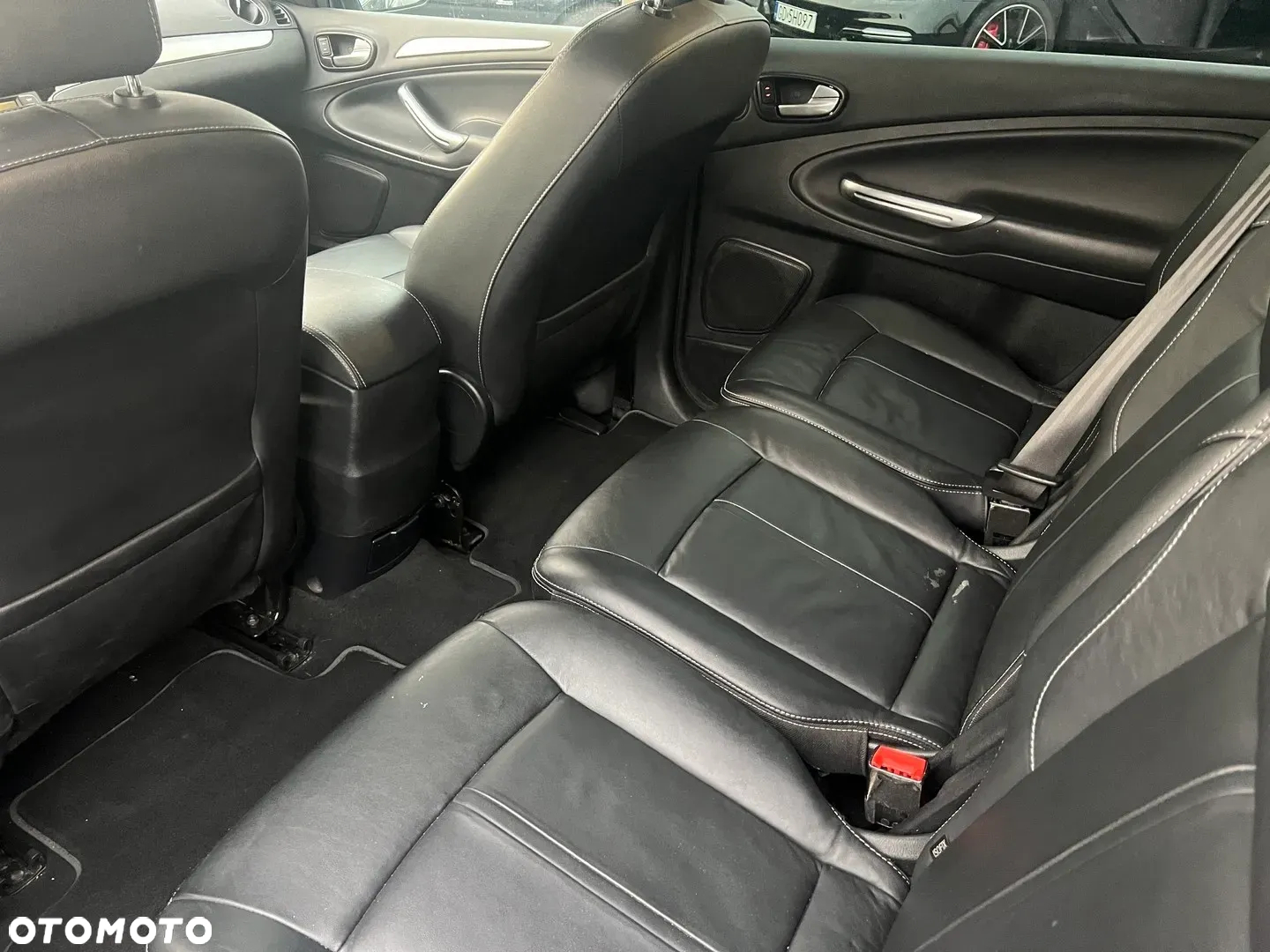 Ford S-Max - 13