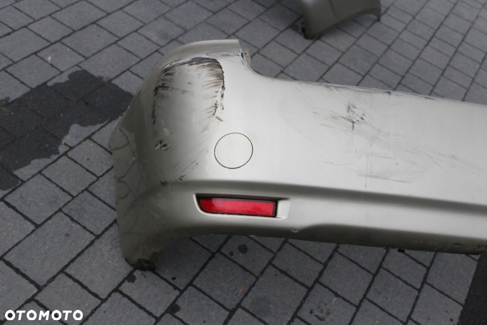 ZDERZAK TYŁ TOYOTA AVENSIS VERSO - 7