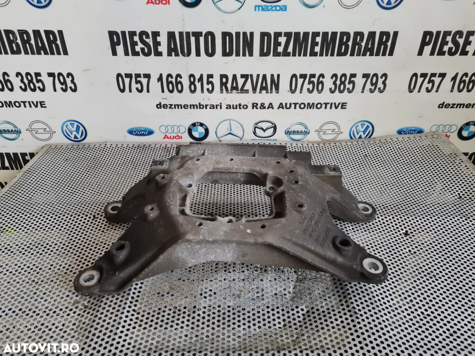 Suport Cutie Viteze Automata Audi A5 An 2009-2010-2011-2012 2.7 Tdi Euro 5 Cutie MMW Motor CGK Dezmembrez Audi A5 8T 2.7 Tdi Euro 5 Motor CGKA Cutie Automata MMW Bixenon Volan Stanga - Dezmembrari Arad - 2