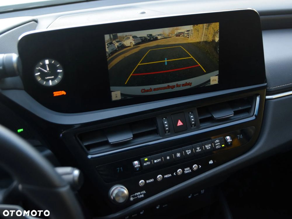 Lexus ES 300h Business Line - 17