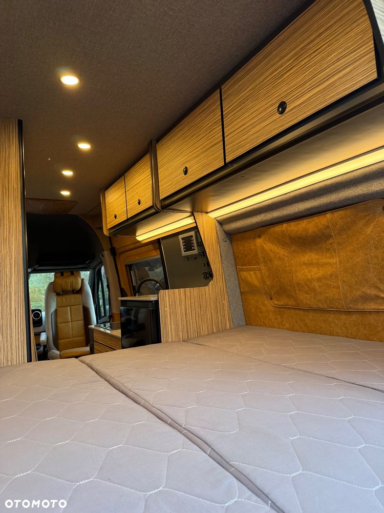 Mercedes-Benz Sprinter - 12