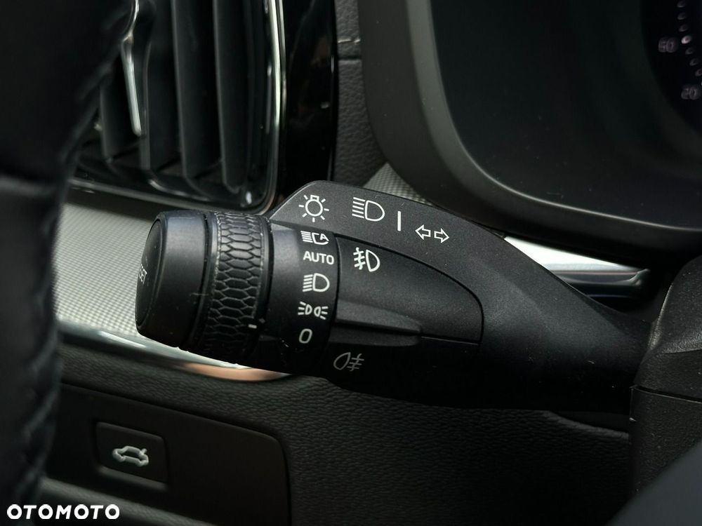 Volvo XC 60 B4 D AWD Ultimate Dark - 24