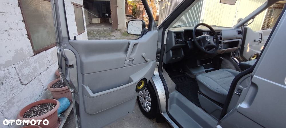 Volkswagen Caravelle - 2