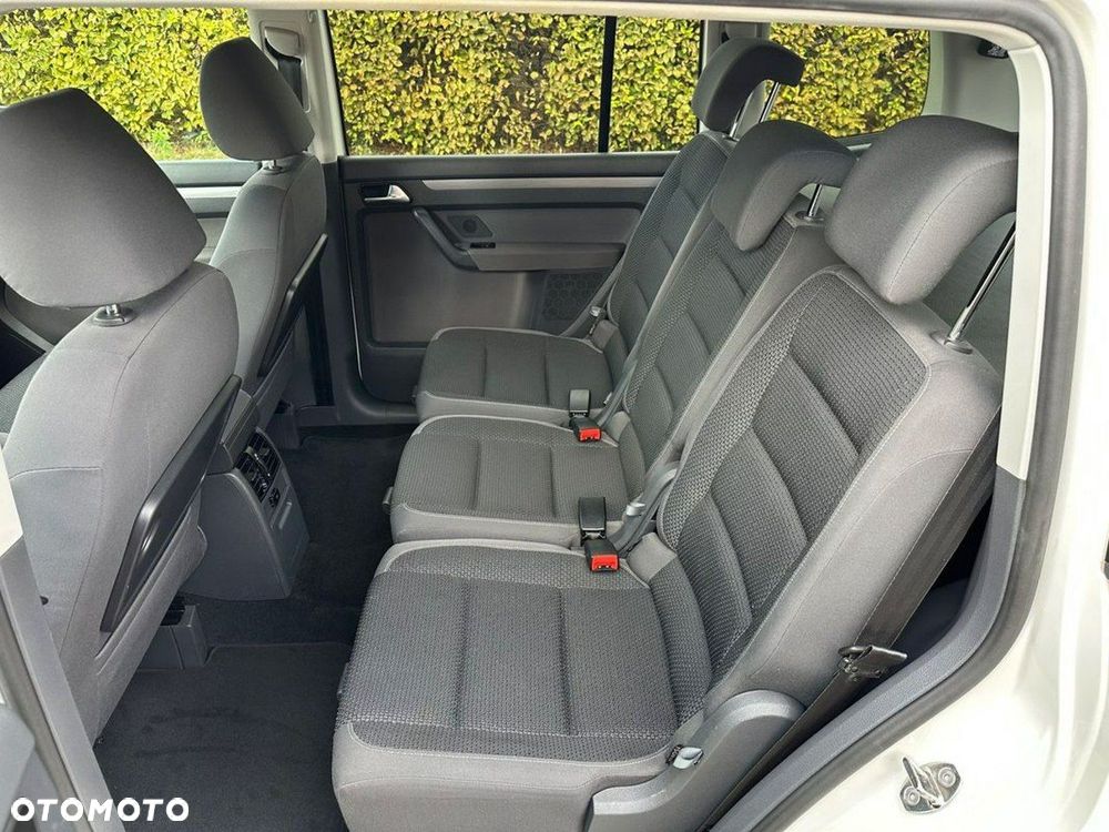 Volkswagen Touran - 15