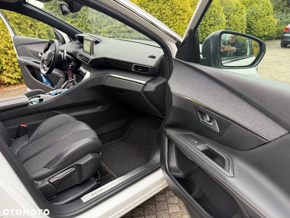 Peugeot 3008 1.5 BlueHDi GT Pack S&S EAT8 - 36