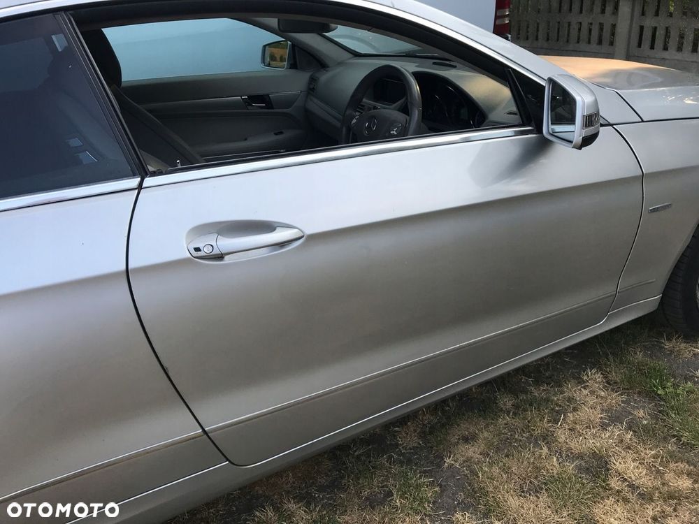 MERCEDES 207 coupe drzwi prawe lewe kompletne 775 - 1