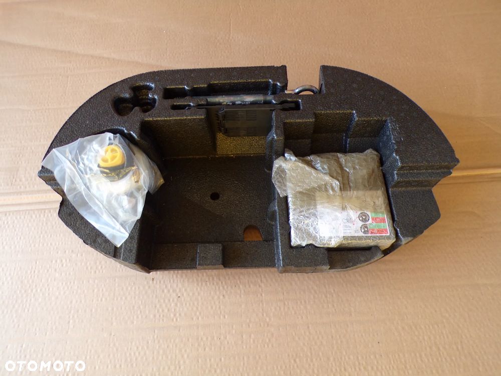 ZESTAW NAPRAWCZY STYROPIAN KOŁA ZAPASOWEGO PEUGEOT 208 II OPEL CORSA F ELEKTRYK - 1