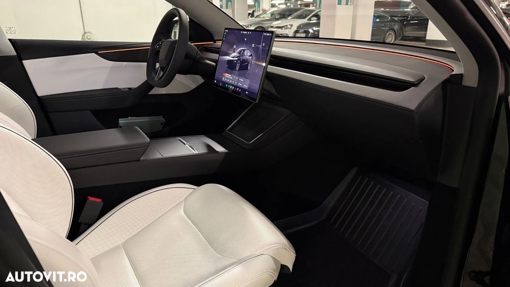 Tesla Model Y AWD Performance - 13