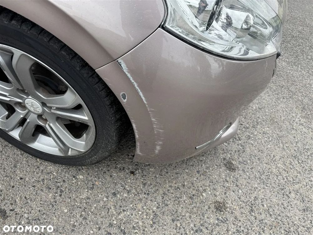 Peugeot 208 - 16