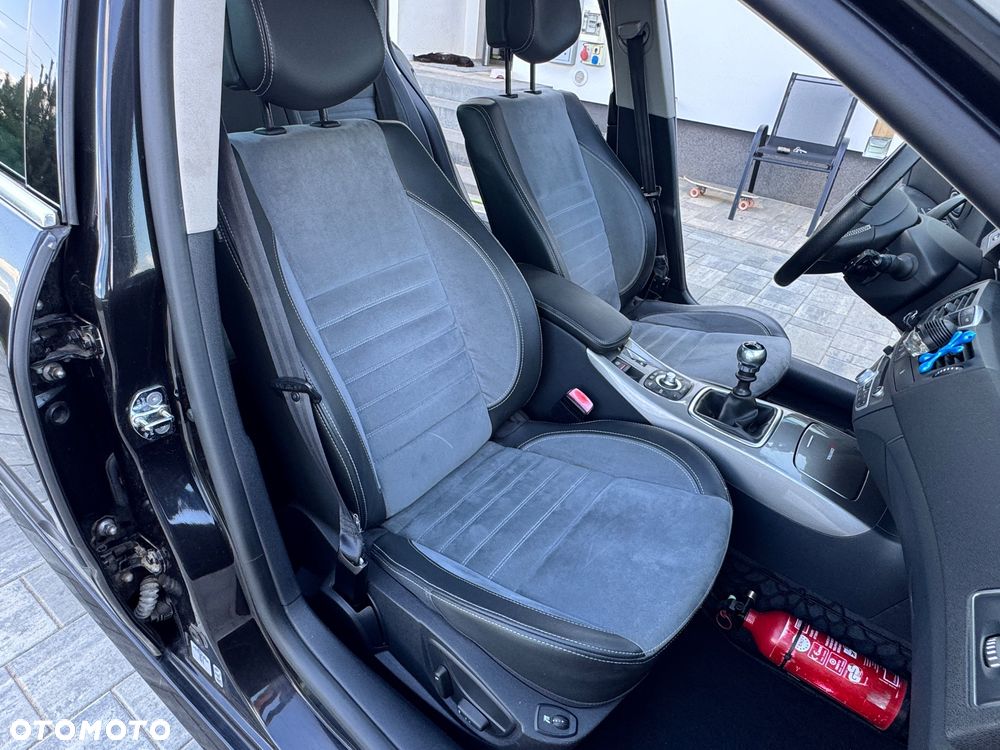 Renault Laguna 2.0 dCi FAP Initiale - 16