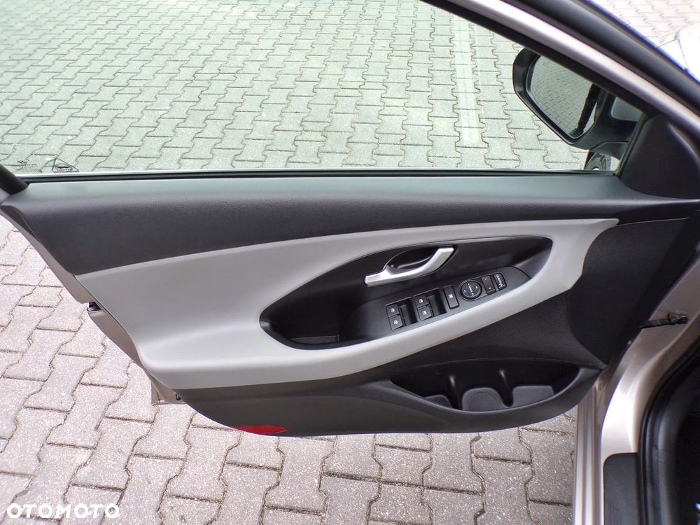 Hyundai i30 blue Kombi 1.6 CRDi Premium - 17