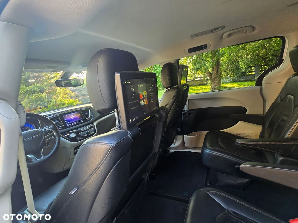 Chrysler Pacifica - 15