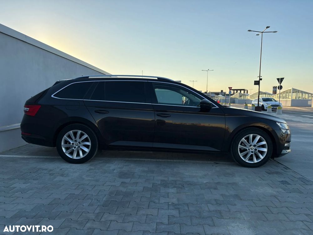 Skoda Superb Combi 2.0 TDI DSG Style - 9