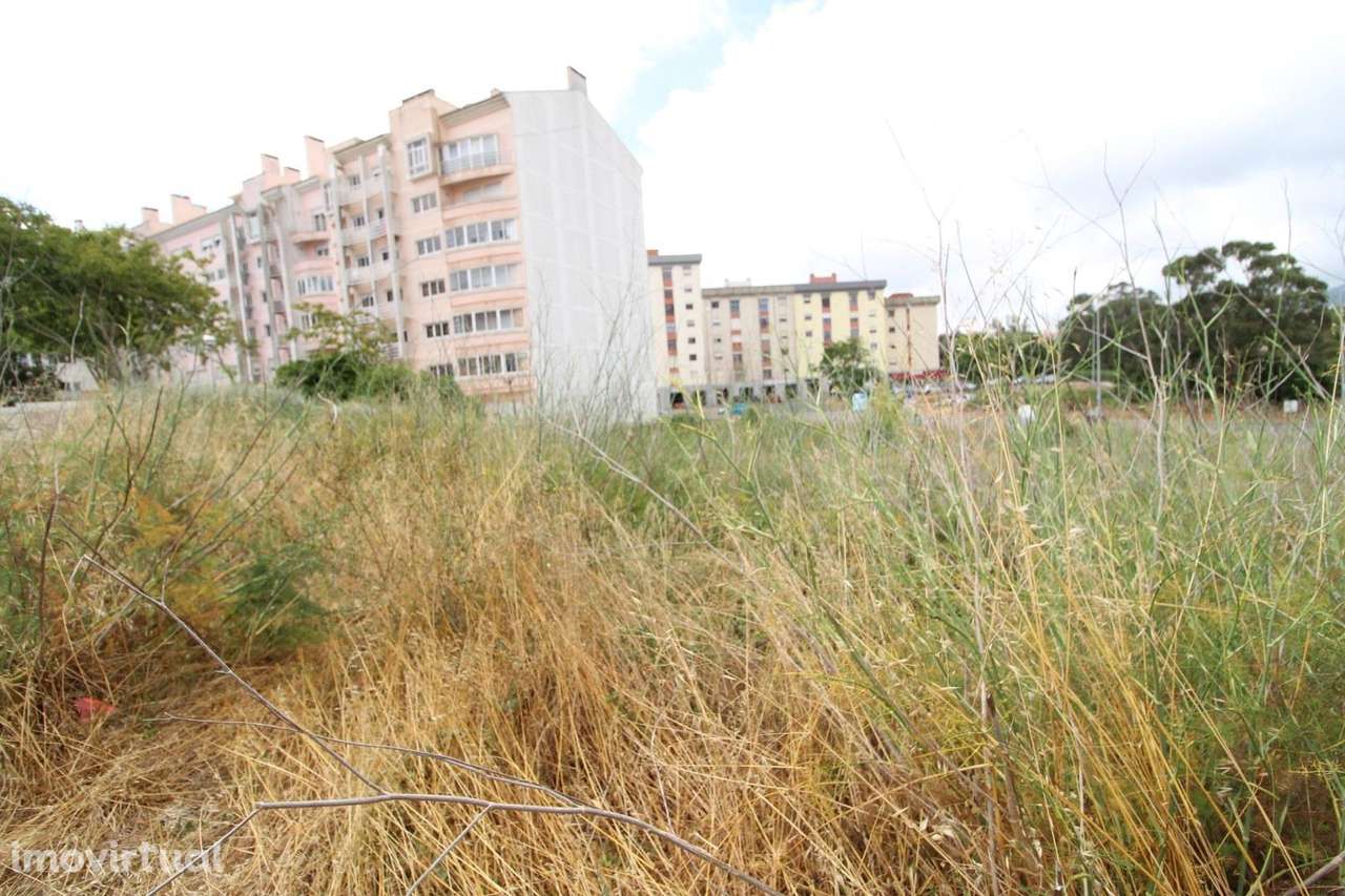 Terreno urbano para construção de prédio na Quinta da Cavaleira - Grande imagem: 3/6