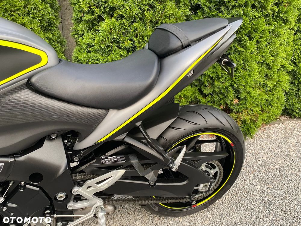 Suzuki GSX - 10