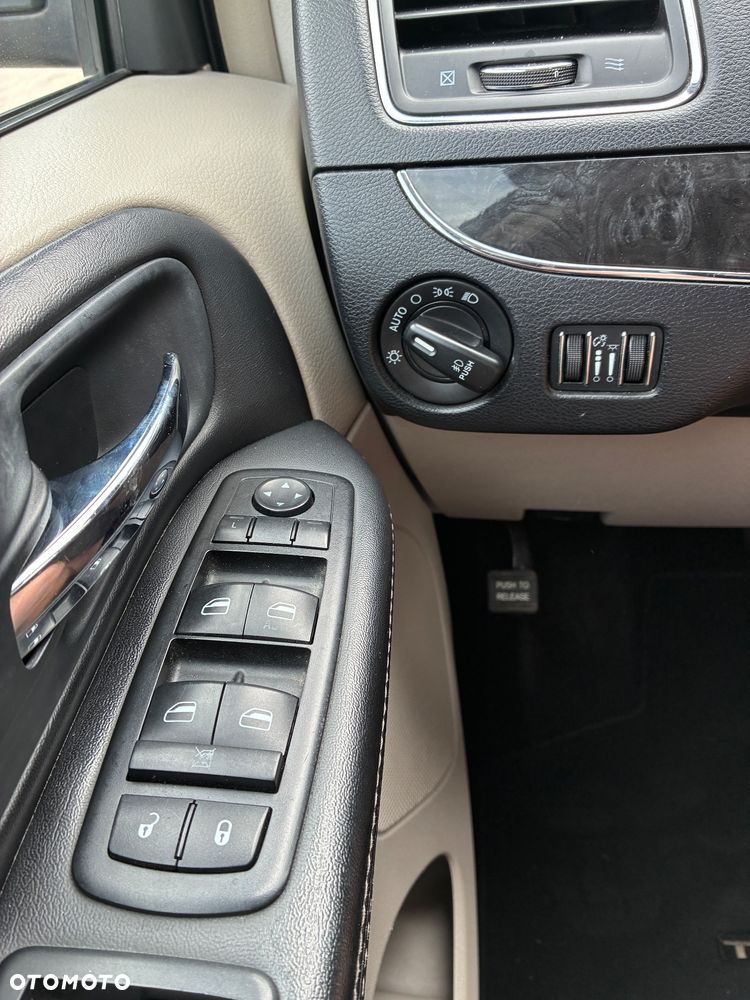 Chrysler Town & Country 3.6 Touring - 1